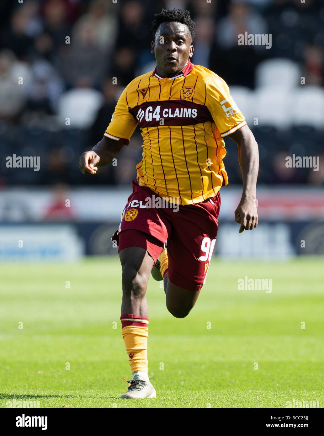 PAISLEY, SCHOTTLAND: Motherwells Ibrahim Said wurde am 9. August 2025 im SMiSA Stadium in Paisley, Schottland, während eines William Hill Premiership-Spiels zwischen St Mirren und Motherwell im SMiSA Stadium in Paisley, Schottland, gespielt. (Foto: Paul Byars / Alamy Live News) Stockfoto