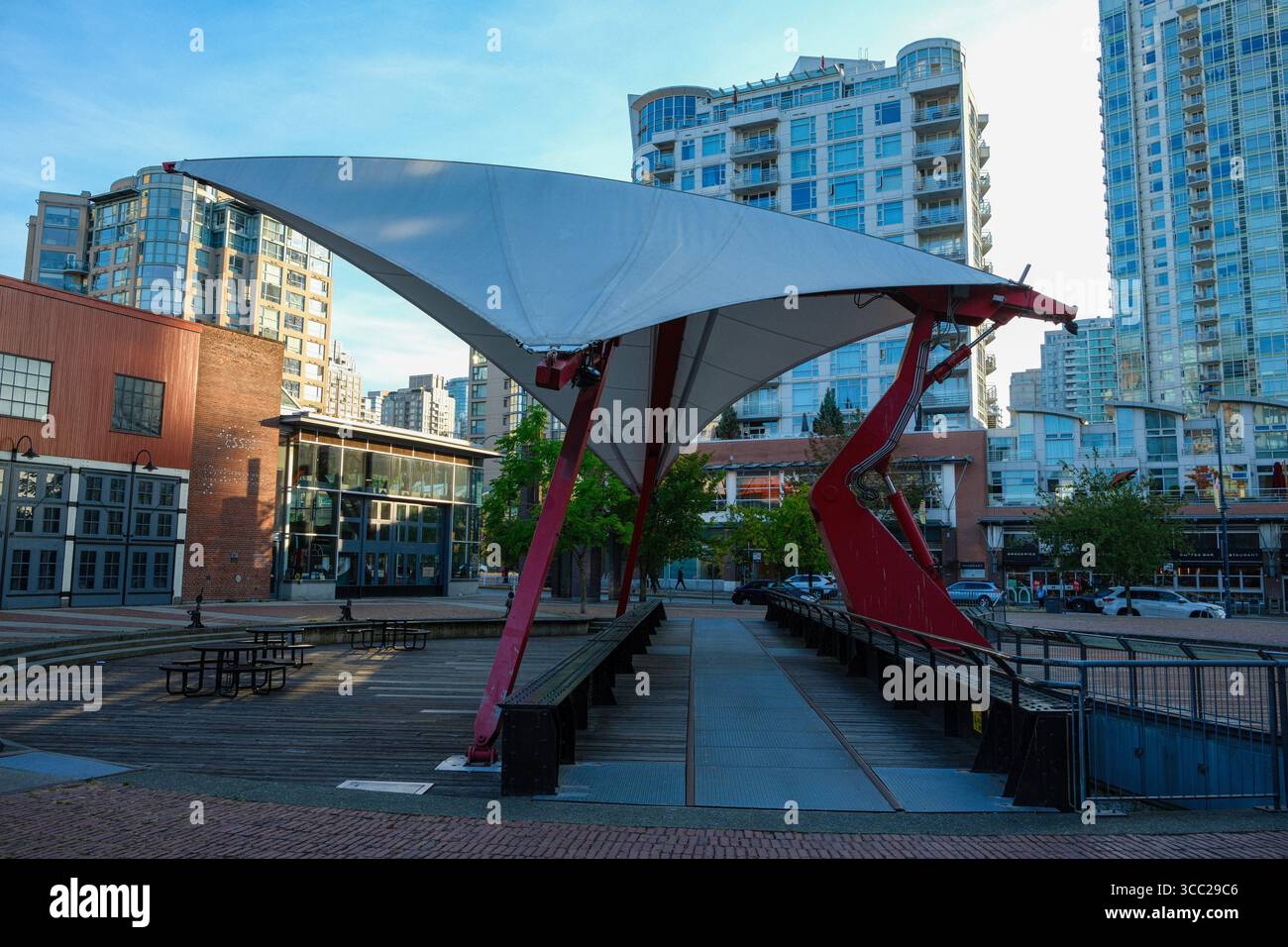 Die öffentliche Kunstausstellung „Safety First“ ny The Roundhouse Community Centre in Yaletown, Vancouver, BC. Stockfoto