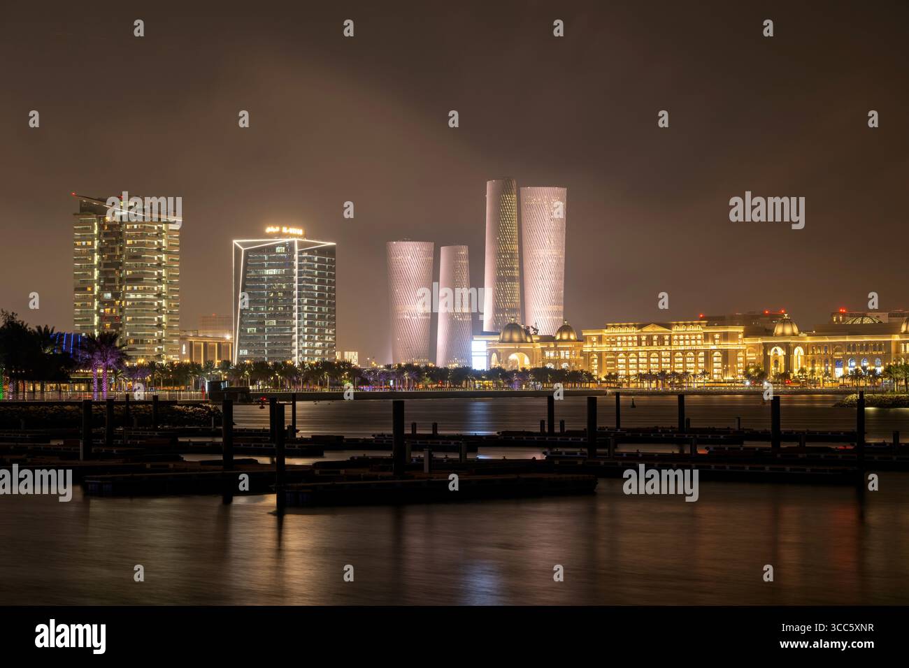 Lusail City, Katar - 07. August 2025 - Foto von Lusail Plaza, Lusail Boulevard. Place Vendome Mall Lusail Qatar Stockfoto