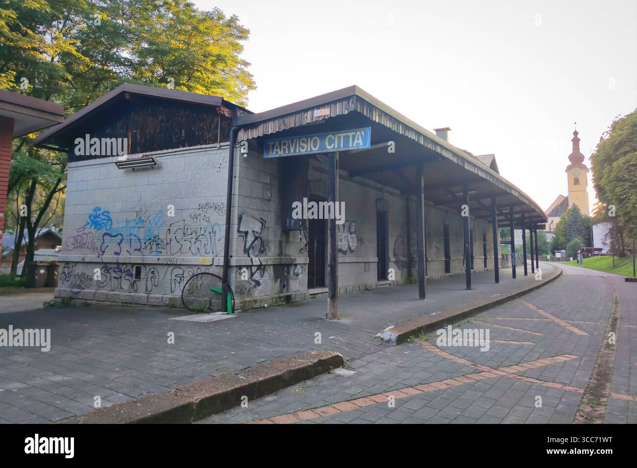 Der alte Bahnhof von Tarvisio, Nordost-Italien, wird nicht mehr genutzt Stockfoto