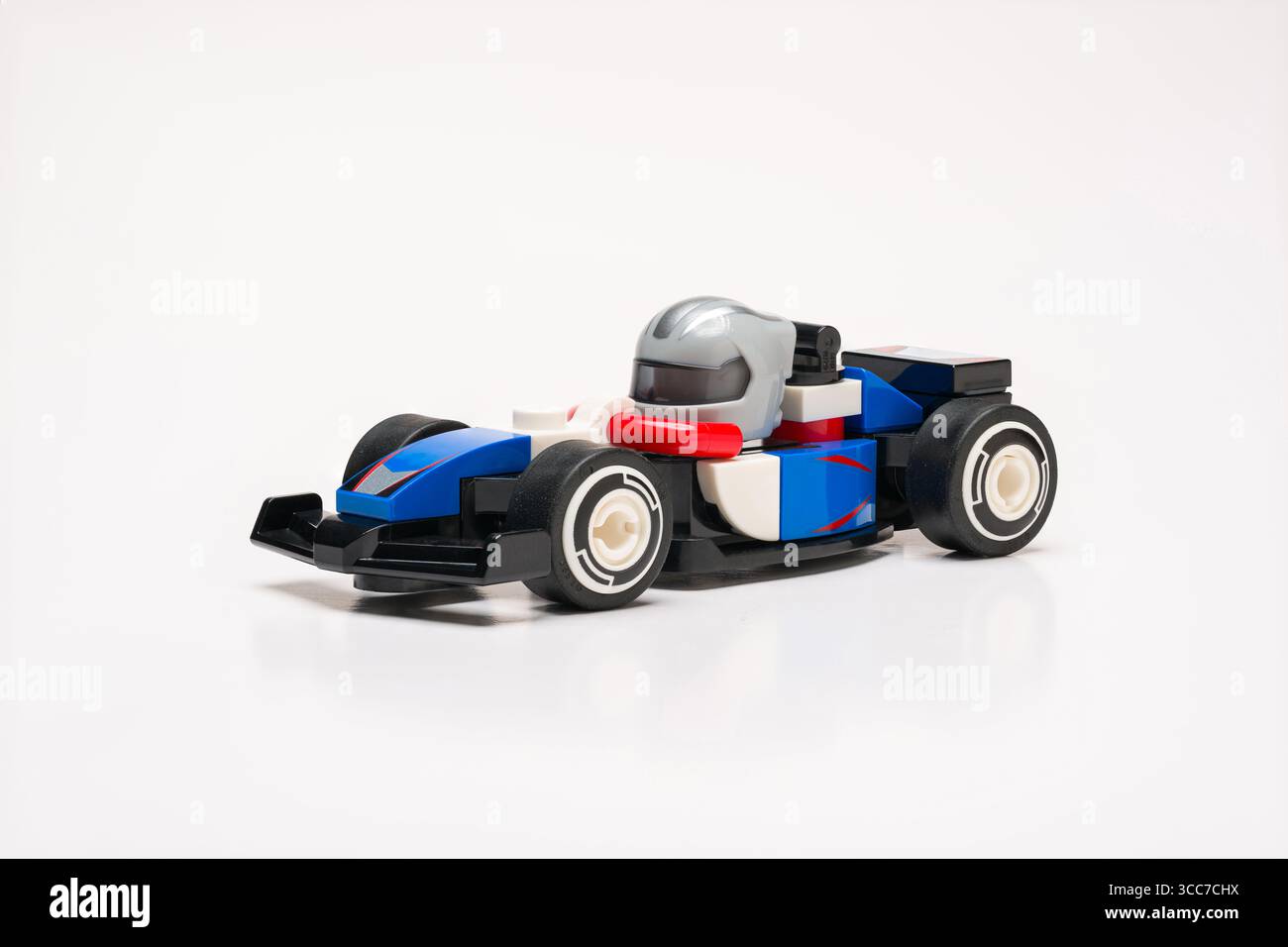 Antalya, Türkei - 21. Juli 2025: Lego Williams F1-Miniatur-Miniaturauto mit Formel 1 Stockfoto