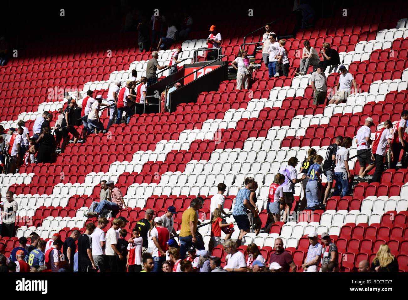 AMSTERDAM: Nach dem niederländischen Eredivisie-Spiel zwischen Ajax Amsterdam und Telstar reist die Zuschauer am 10. August 2025 in die Johan Cruijff Arena in Amsterdam. ANP OLAF KRAAK Stockfoto