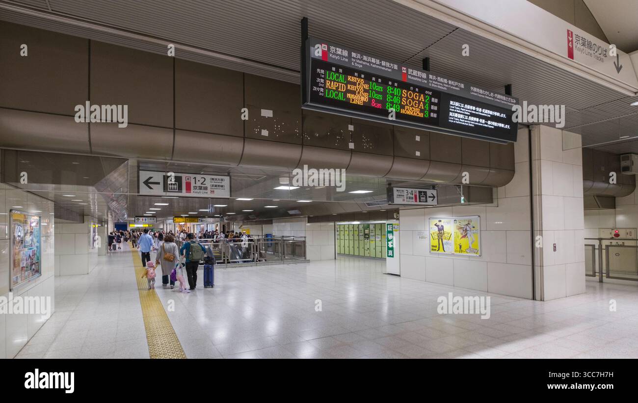 Unterirdische Passage, die die Keiyo-Linie mit dem Bahnhof Tokio, Marunouchi, Chiyoda City, Tokio, Kantō, Honshu, Japan Stockfoto