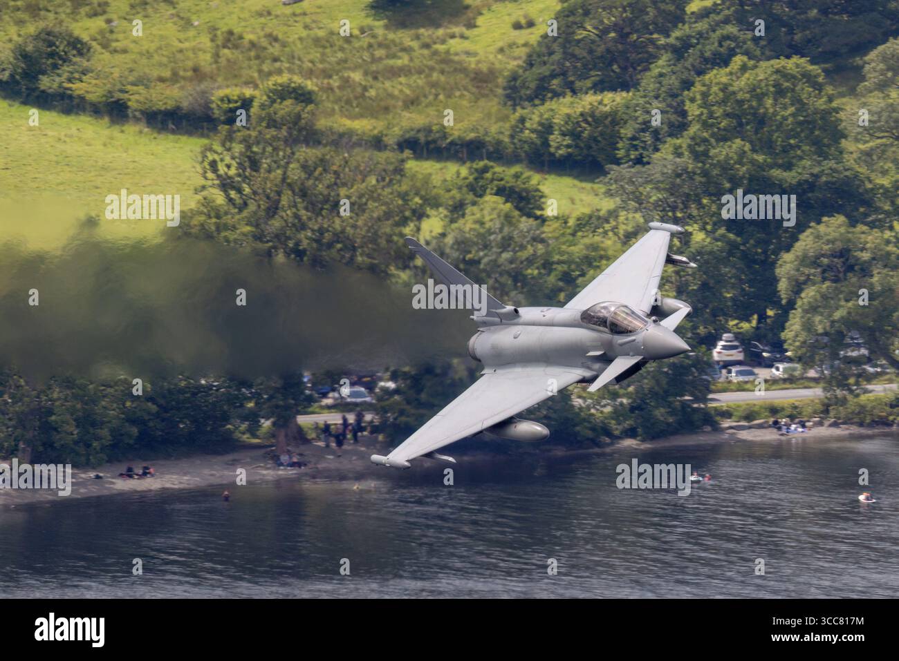 RAF Eurofighter Typhoon-Kampfflugzeug im Flug, betrieben von der Royal Air Force für Luftverteidigungs- und Kampfeinsätze. Stockfoto