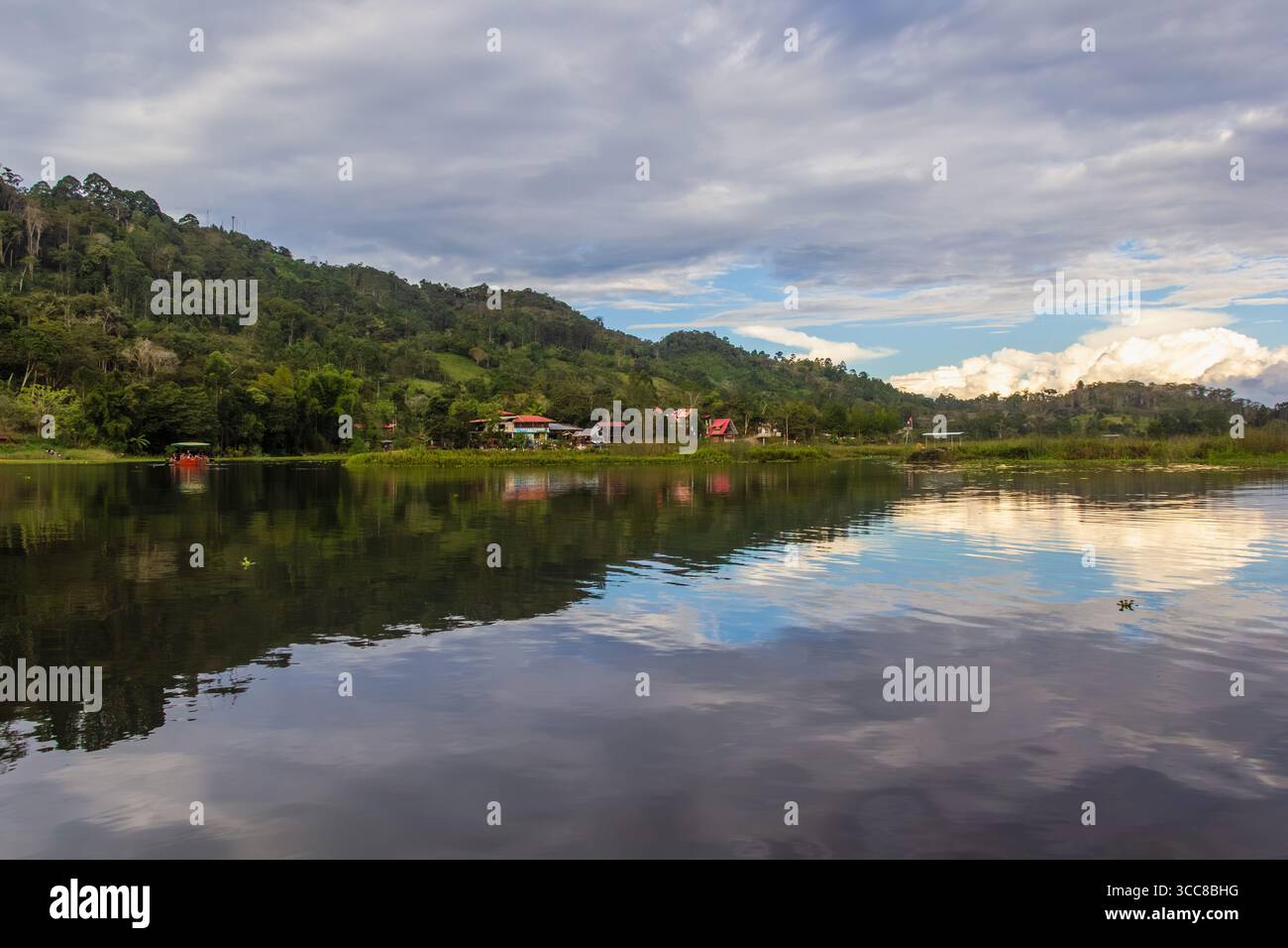 El Oconal Lagune in Villa Rica - Oxapampa, Pasco, Peru Stockfoto