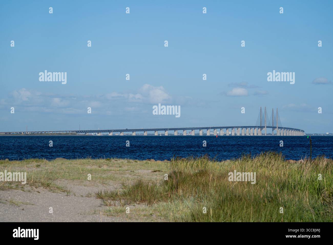 Øresund Brücke von der dänischen Küste – Kopenhagen nach Malmö Link Stockfoto