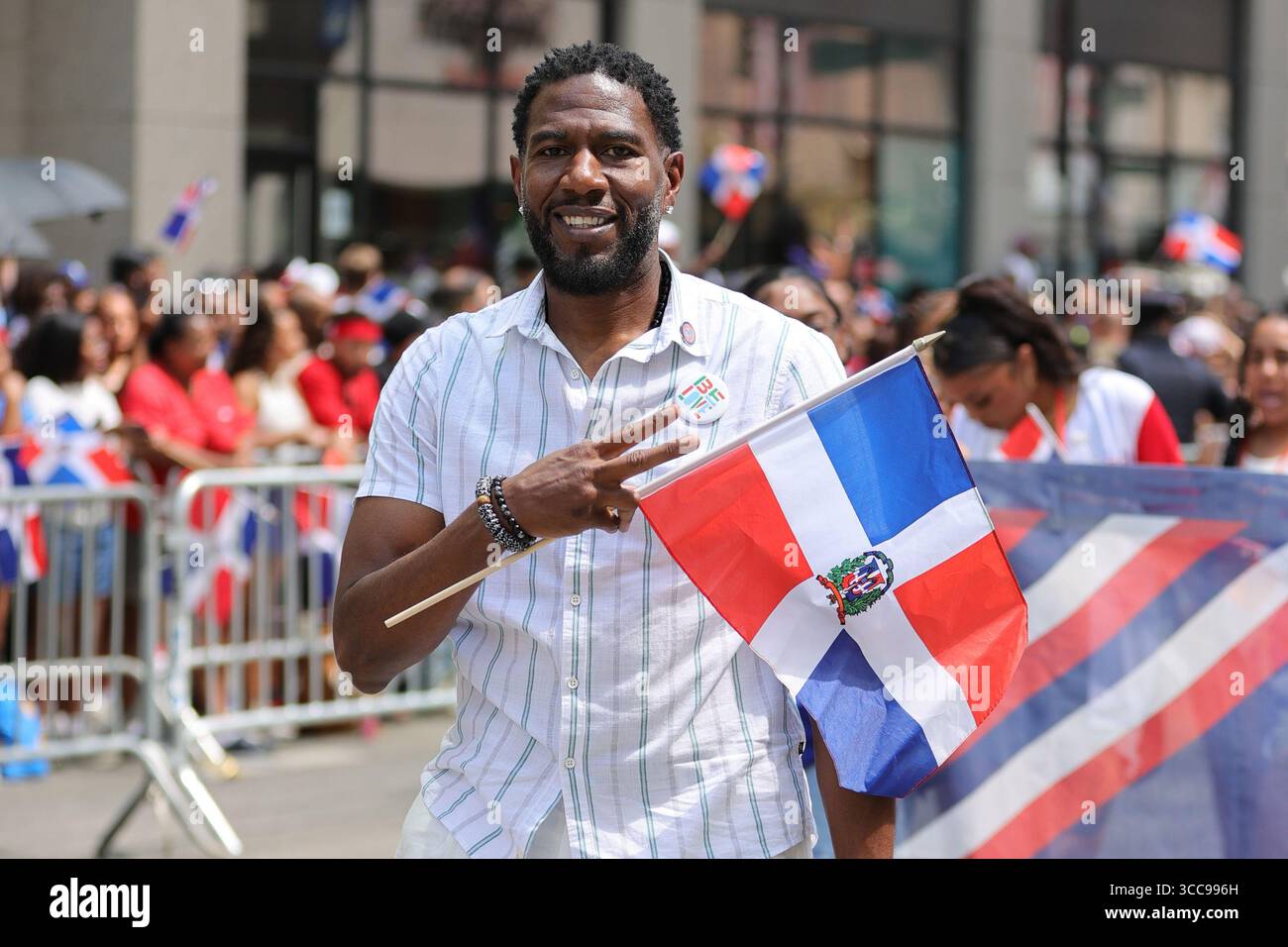 NEW YORK, NEW YORK – 10. AUGUST 2025: Die Staatsanwaltschaft Jumaane Williams marschiert während der Dominican Day Parade in Manhattan entlang der Avenue of the Americas. Die jährliche National Dominican Day Parade feiert das dominikanische Erbe und die Einheit der Dominikanischen und amerikanischen Gemeinschaften und zieht Tausende von Zuschauern entlang der Strecke von 39th Street zur 54th Street an. (Foto: Luiz Rampelotto/EuropaNewswire) Stockfoto