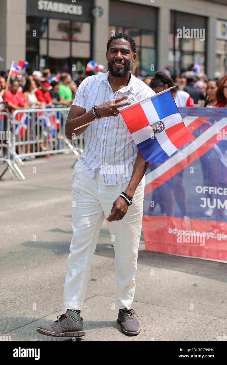 New York, NY, USA. August 2025. NEW YORK, NEW YORK ''“ 10. AUGUST 2025: Die Staatsanwaltschaft Jumaane Williams marschiert während der Dominican Day Parade in Manhattan entlang der Avenue of the Americas. Die jährliche National Dominican Day Parade feiert das dominikanische Erbe und die Einheit der Dominikanischen und amerikanischen Gemeinschaften und zieht Tausende von Zuschauern entlang der Strecke von 39th Street zur 54th Street an. (Kreditbild: © Luiz Rampelotto/ZUMA Press Wire) NUR REDAKTIONELLE VERWENDUNG! Nicht für kommerzielle ZWECKE! Stockfoto