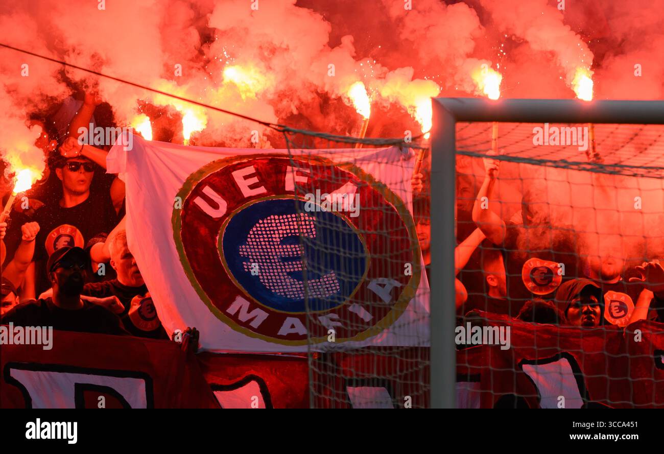London, Großbritannien. August 2025. Crystal Palace V Liverpool - Community Shield - Wembley. Crystal Palace-Fans protestieren während des Spiels gegen die UEFA. Bildnachweis: Mark Pain / Alamy Live News Stockfoto
