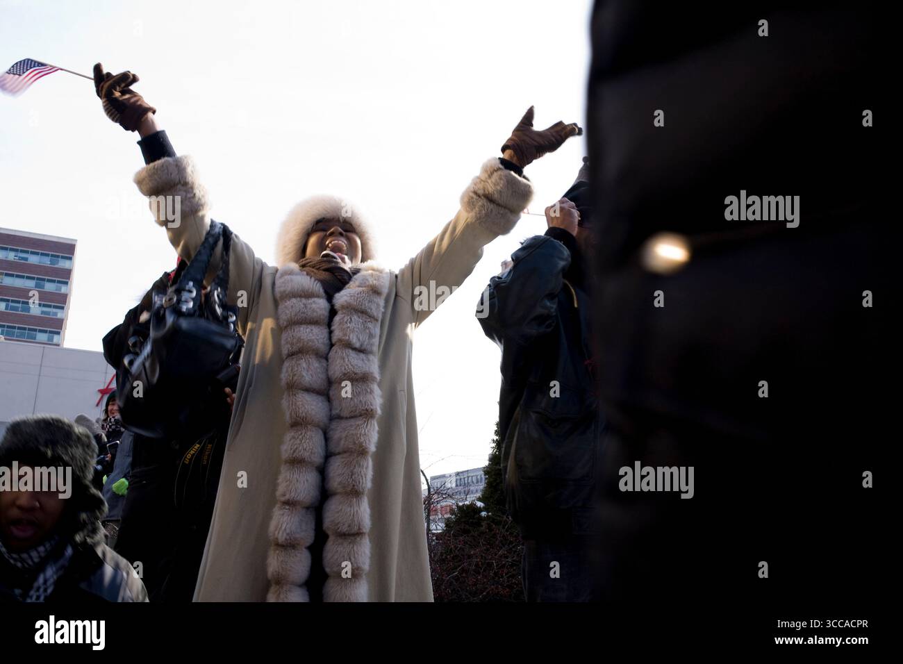 New Yorker sehen eine Live-Übertragung der Amtseinführung und der Vereidigung von Barack Obama als 44. Präsident. Stockfoto
