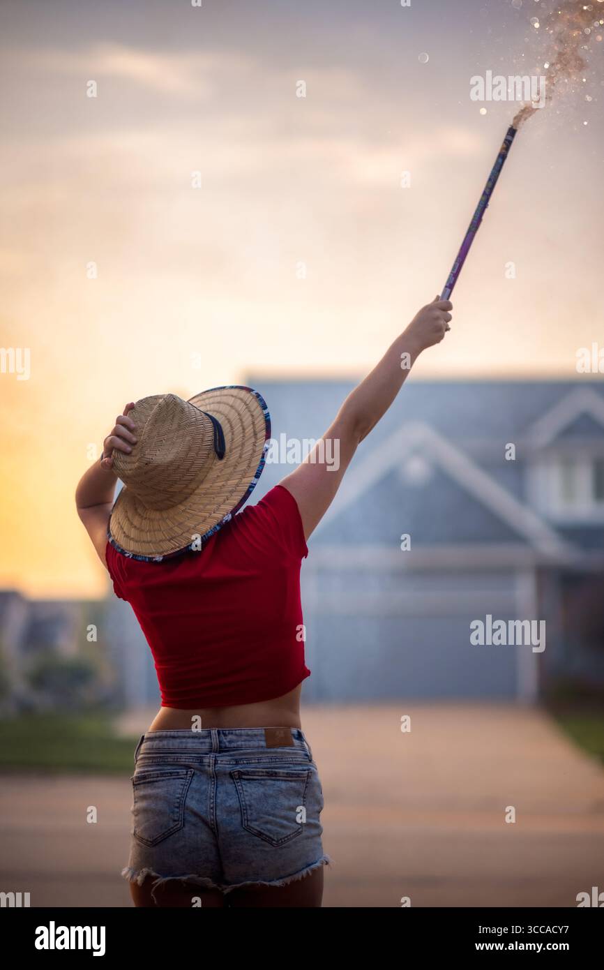 Patriotische Sommerfeier im amerikanischen Viertel bei Sonnenuntergang Stockfoto