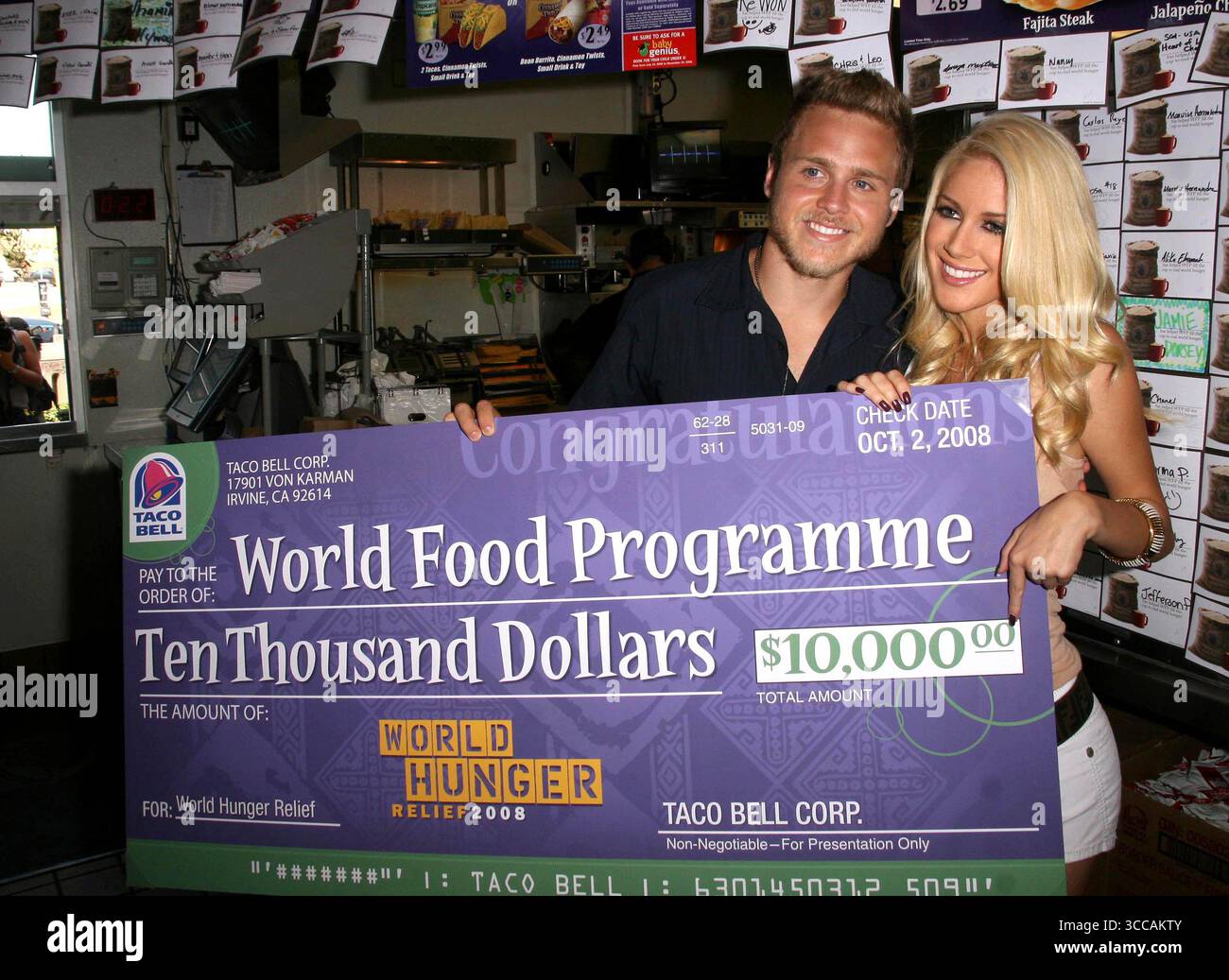 Spencer Pratt und Heidi Montag werben für die Partnerschaft von Taco Bell im World Food Program in einem Restaurant von Taco Bell in Los Angeles am 2. Oktober 2008 Stockfoto