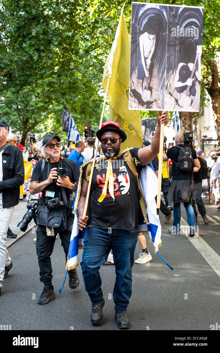 "Bring sie nach Hause", eine Demonstration zur Freilassung israelischer Geiseln, die von der Hamas seit dem Terroranschlag vom 7. Oktober 08/2025 festgehalten wurden, London, England, Großbritannien Stockfoto