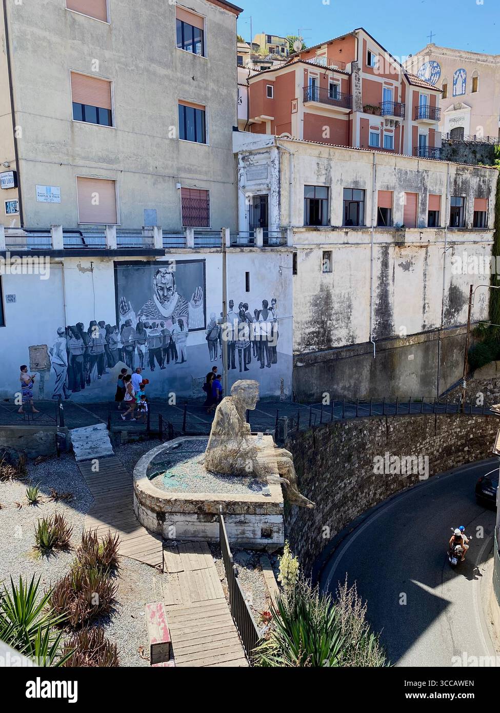 IL Collezionista di Venti in Pizzo, Kalabrien, Italien mit italienischer Architektur. Stockfoto