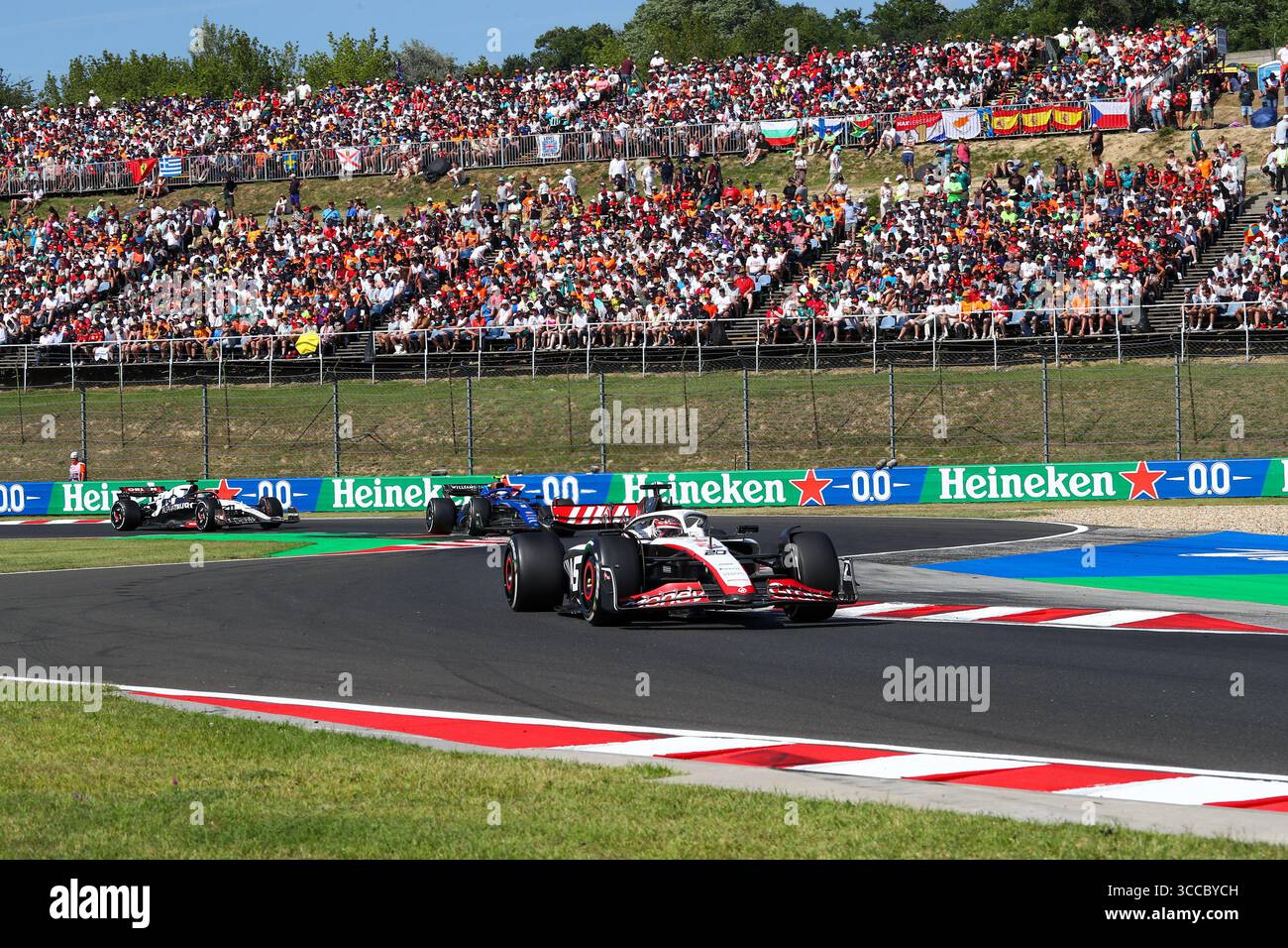 Juli 2023, Budapest, Rieti, Ungarn: Kevin Magnussen (SVE) Haas VF-23..während des RENNENS, Sonntag, 23. Juli, FORMEL 1 QATAR AIRWAYS GRAND PRIX 2023 von UNGARN - 21. Juli bis 23. Juli 2023 Hungaroring, Budapest, Ungarn (Kreditbild: © Alessio de Marco/ZUMA Press Wire) Stockfoto