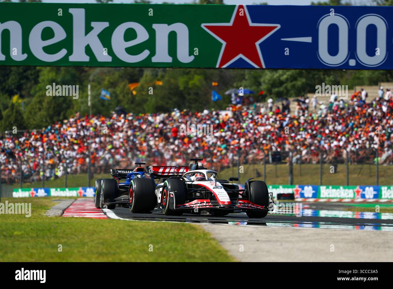 Juli 2023, Budapest, Rieti, Ungarn: Kevin Magnussen (SVE) Haas VF-23..während des RENNENS, Sonntag, 23. Juli, FORMEL 1 QATAR AIRWAYS GRAND PRIX 2023 von UNGARN - 21. Juli bis 23. Juli 2023 Hungaroring, Budapest, Ungarn (Kreditbild: © Alessio de Marco/ZUMA Press Wire) Stockfoto