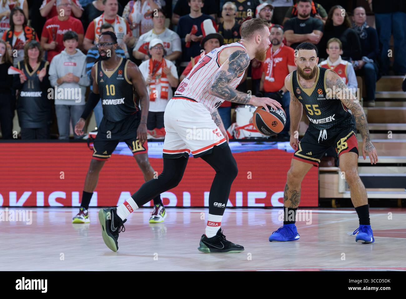 30. November 2023, Monaco: AS Monaco #11 Alpha Diallo wird während des Spiels der Turkish Airlines in der 11. Runde zwischen AS Monaco und Olympiacos Piräus in der Gaston-Medecin-Halle in Monaco gesehen. Endpunktzahl; AS Monaco 85: 77 Olympiakos. (Kreditbild: © Laurent Coust/SOPA Images via ZUMA Press Wire) Stockfoto