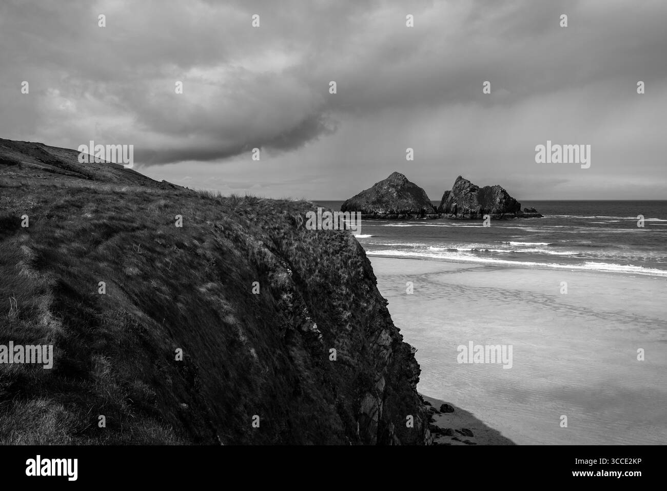 Schwarz-weiß von Holywell Bay Island, Cornwall, Großbritannien Stockfoto