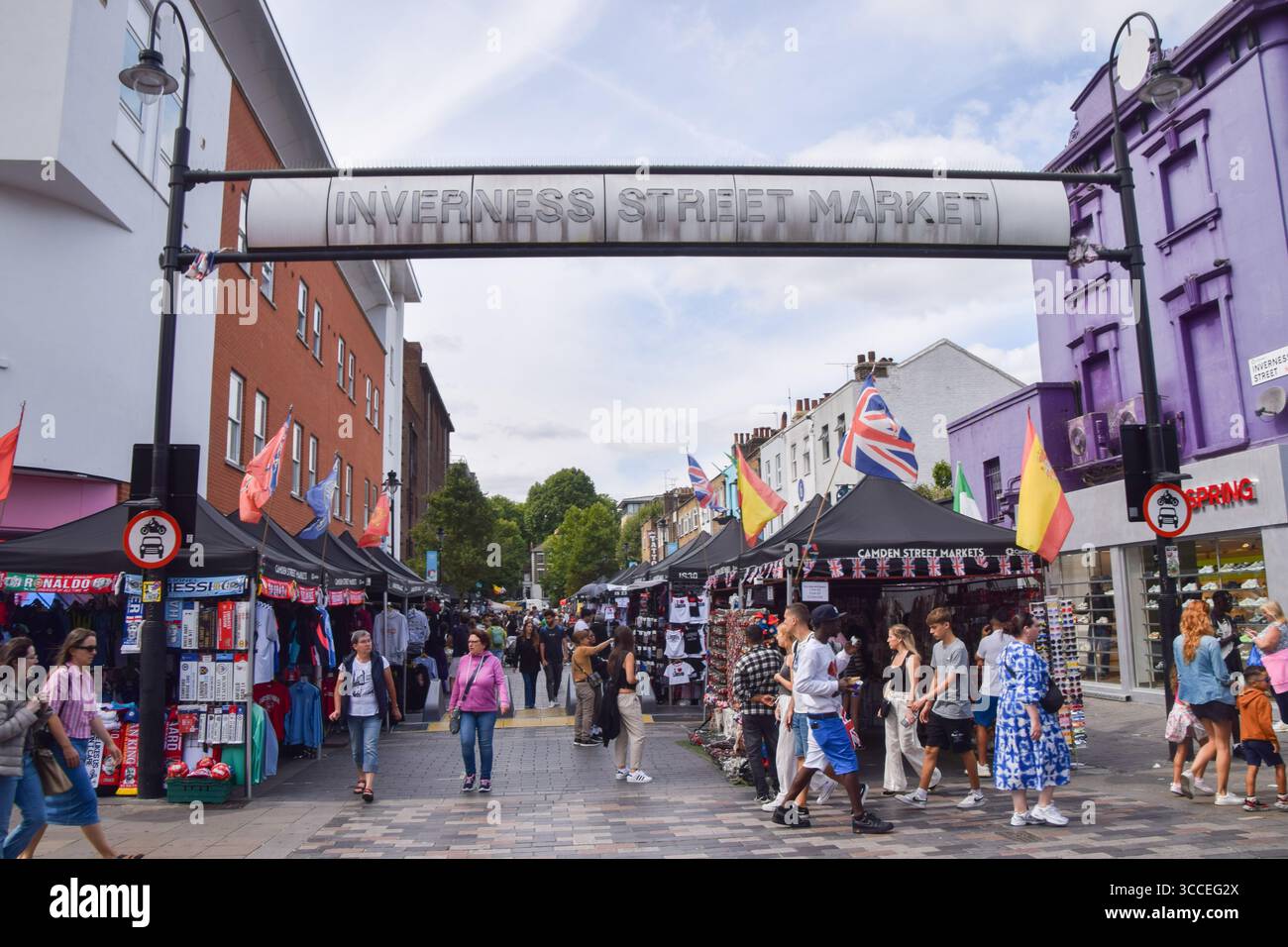 London, Großbritannien. August 2025. Inverness Street Market in Camden. Quelle: Vuk Valcic / Alamy Stockfoto