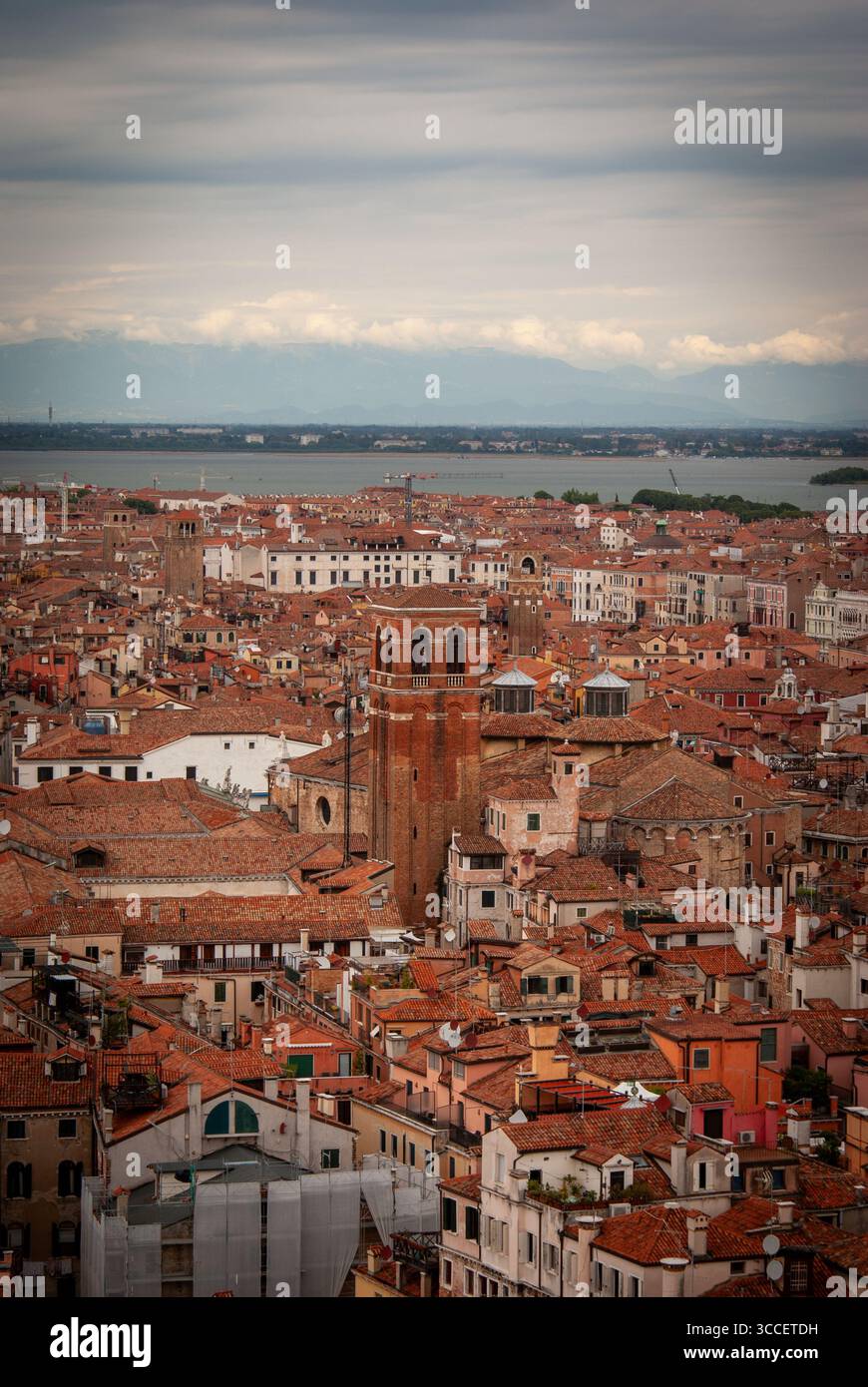 Blick vom Campanile di San Marco, Venedig, italienische Architektur von oben Stockfoto