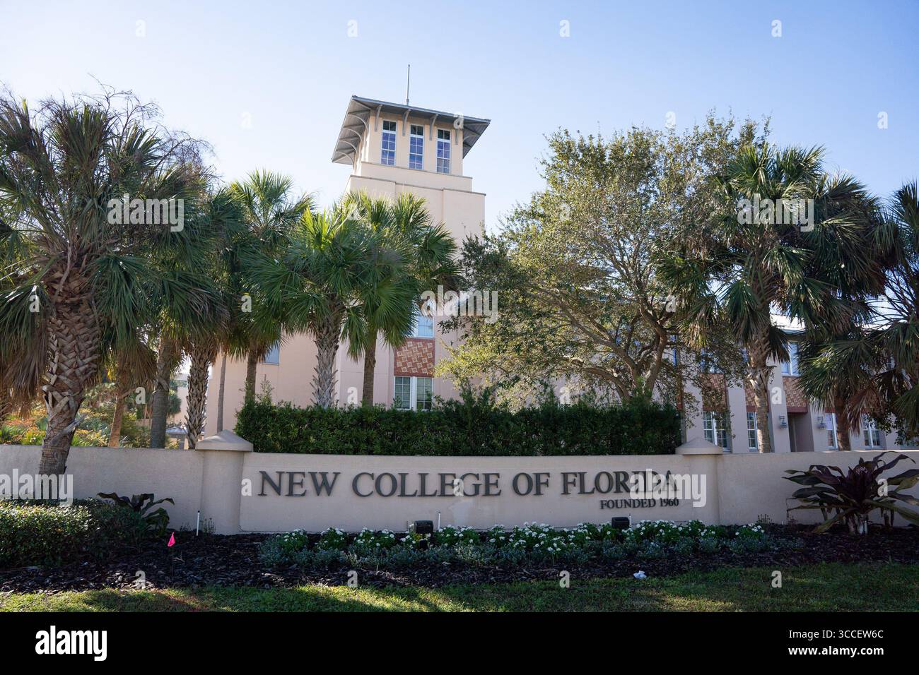 10. Januar 2023, Sarasota, FL, USA: Der Eingang zum New College of Florida, wo Gouverneur Ron DeSantis sechs konservative Mitglieder in den Kuratorium ernannt hat, was Fragen über die Zukunft der Sarasota-Schule aufwirft. (Foto: © Angelica Edwards/Tampa Bay Times via ZUMA Press Wire) Stockfoto 10. Januar 2023, Sarasota, FL, USA: Der Eingang zum New College of Florida, wo Gouverneur Ron DeSantis sechs konservative Mitglieder in den Kuratorium ernannt hat, was Fragen über die Zukunft der Sarasota-Schule aufwirft. (Foto: © Angelica Edwards/Tampa Bay Times via ZUMA Press Wire) Stockfoto