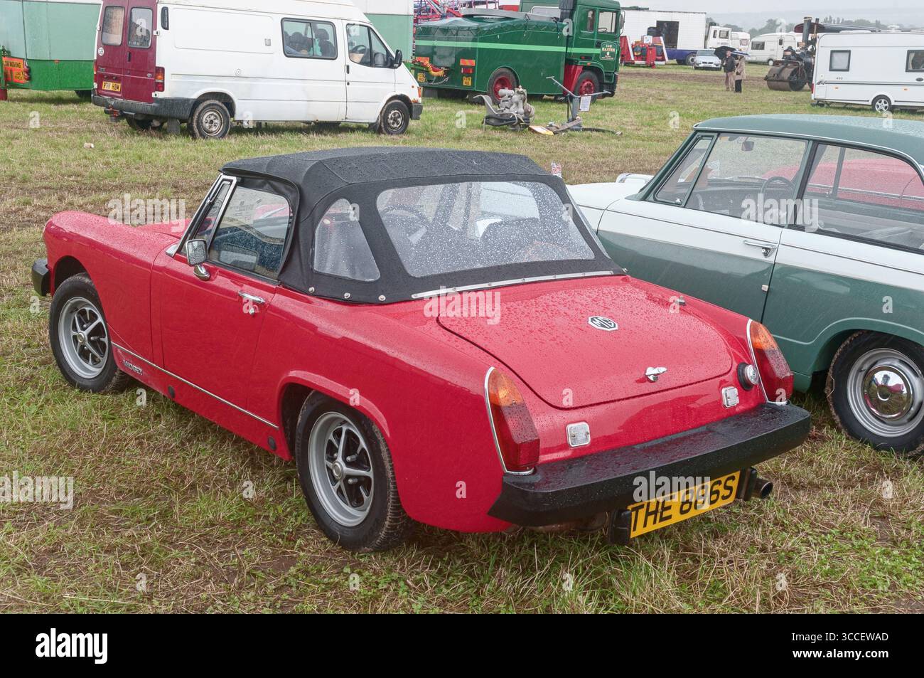 Ein rotes 1978 MG Midget 1500 Auto auf der Ackworth Steam and Historical Vehicle Show in Yorkshire England Stockfoto