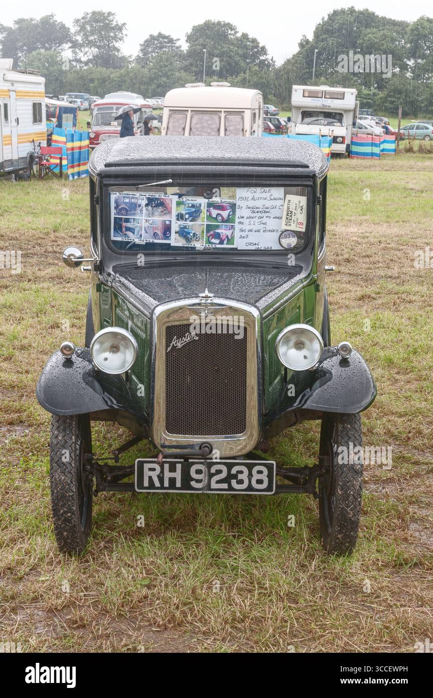 Ein grünes Austin 7-Auto aus dem Jahr 1934 auf der Ackworth Steam and Historical Vehicle Show in Yorkshire England Stockfoto
