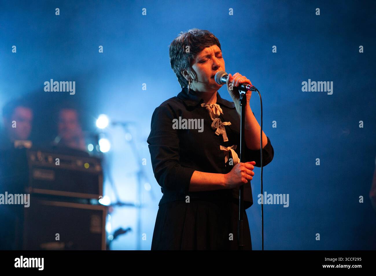 Sängerin Lisa O’Neill trat mit den Pogues im O2 Apollo in Manchester auf. Stockfoto