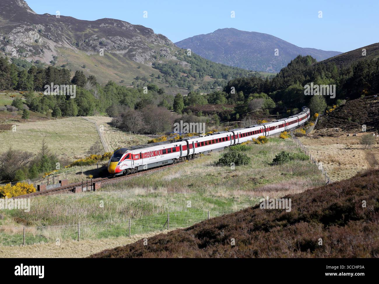 800111 passiert Crubenmore auf 15.5.25 mit 1E13 07,55 Inverness nach London Kings Cross. Stockfoto