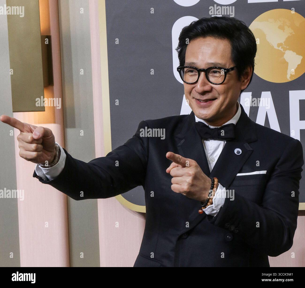 10. Januar 2023, Beverly Hills, Kalifornien, USA: Jonathan Ke Quan auf dem roten Teppich bei den 80. Jährlichen Golden Globe Awards im Beverly Hilton am 10. Januar 2023 in Beverly Hills, Kalifornien. BURT HARRIS/BNS/PI (Kreditbild: © Prensa Internacional via ZUMA Press Wire) Stockfoto