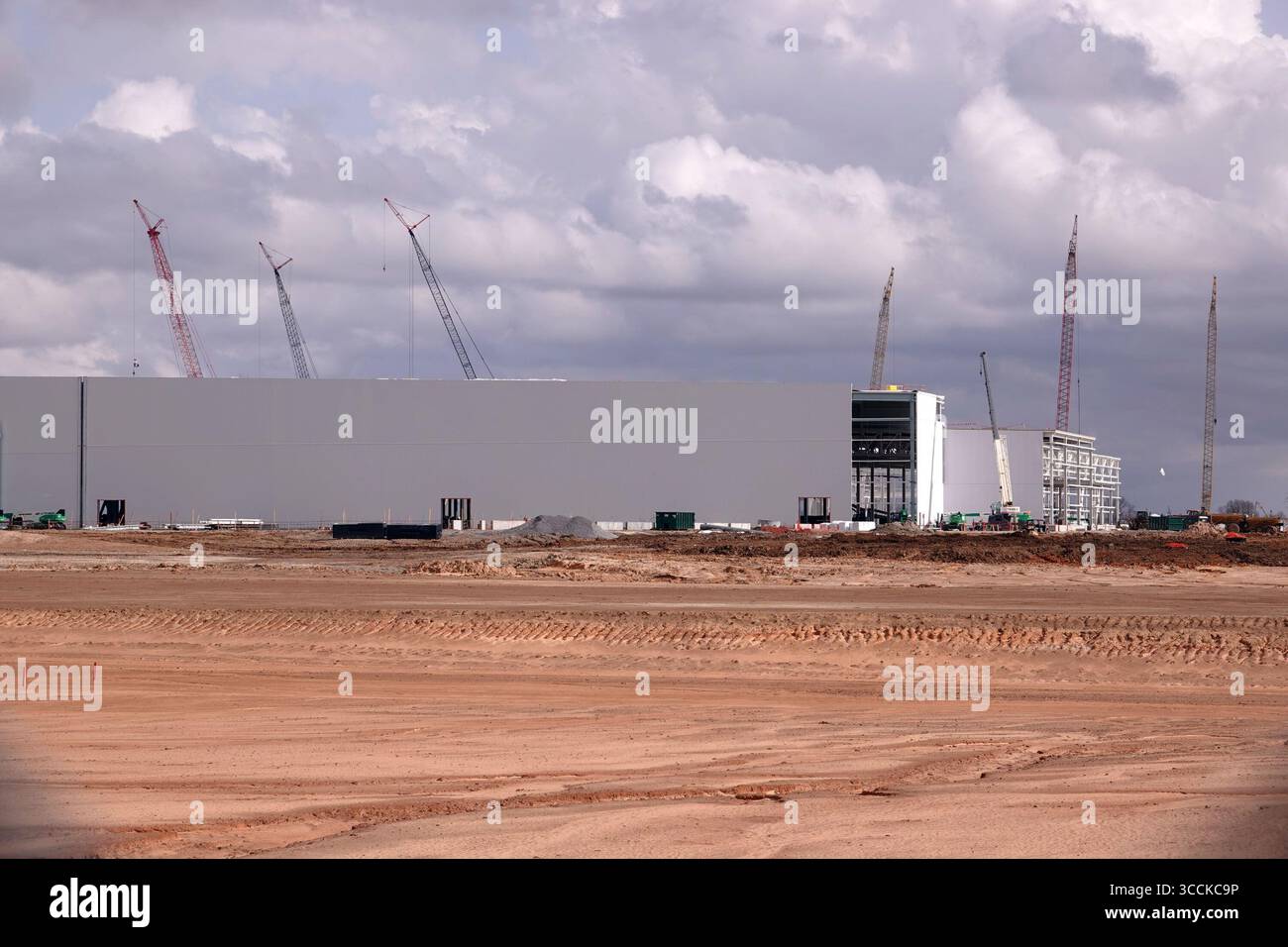 12. Januar 2023, Stanton, Tennessee, USA: Bau des BLAUEN OVALS Stanton in West Tennessee, östlich von Memphis. Dies wird ein geplanter Automobilmontagekomplex in der Nähe der winzigen Stadt Stanton, Tennessee, sein. Sie wird von der Ford Motor Company und SK Innovation betrieben und wird voraussichtlich 2025 in Betrieb genommen. Das 4.100 Hektar große Werk wird voraussichtlich fast 6.000 Mitarbeiter beschäftigen und wird ein Elektrofahrzeugzentrum und eine BlueOval SK Batterieanlage umfassen. Walbridge ist Generalunternehmer und überwacht den Bau. (Kreditbild: © Karen Focht/ZUMA Press Wire) Stockfoto