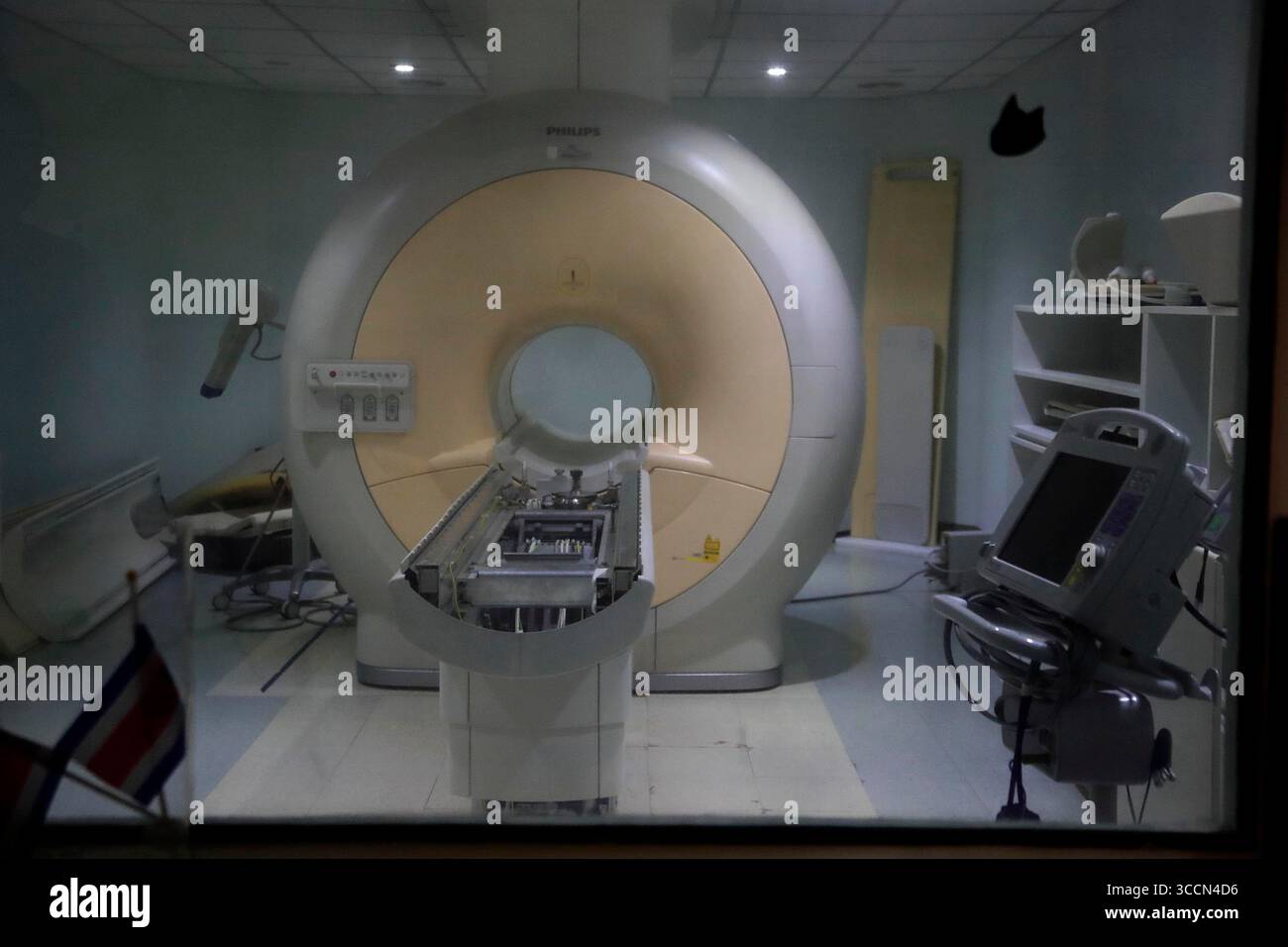 Juni 2023: 14/06/2023 San JosÃÂ. Centro de Resonancia MagnÃÂ CCSS, Costado norte del servicio de emergencias del Hospital CalderÃÂ³n Guardia. UNO de los dos resonadores no estÃÂ funcionando. Este es, en la Sala de Resonancia 2, el resonador que no estÃÂ funcionando. (Bild: © Rafael Pacheco Granados/La Nacion Via ZUMA Press) Stockfoto