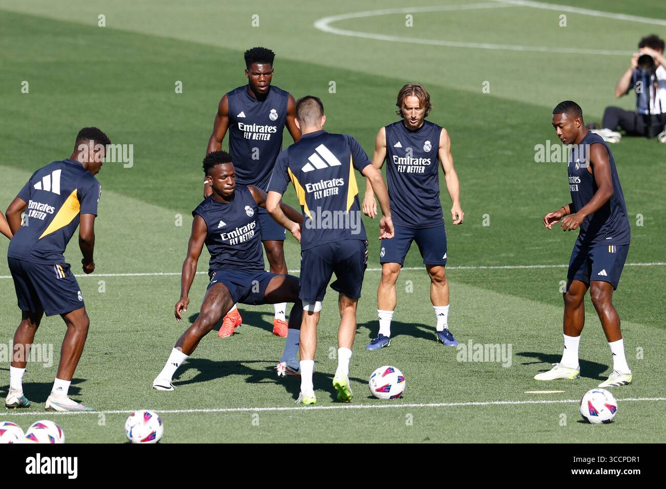 18. August 2023, VALDEBAS, MADRID, SPANIEN: Vinicius Junior während des Trainingstages von Real Madrid am 18. August 2023 im Ciudad Deportiva Real Madrid in Valdebebas, Madrid, Spanien. (Kreditbild: © Oscar J. Barroso/AFP7 via ZUMA Press Wire) Stockfoto