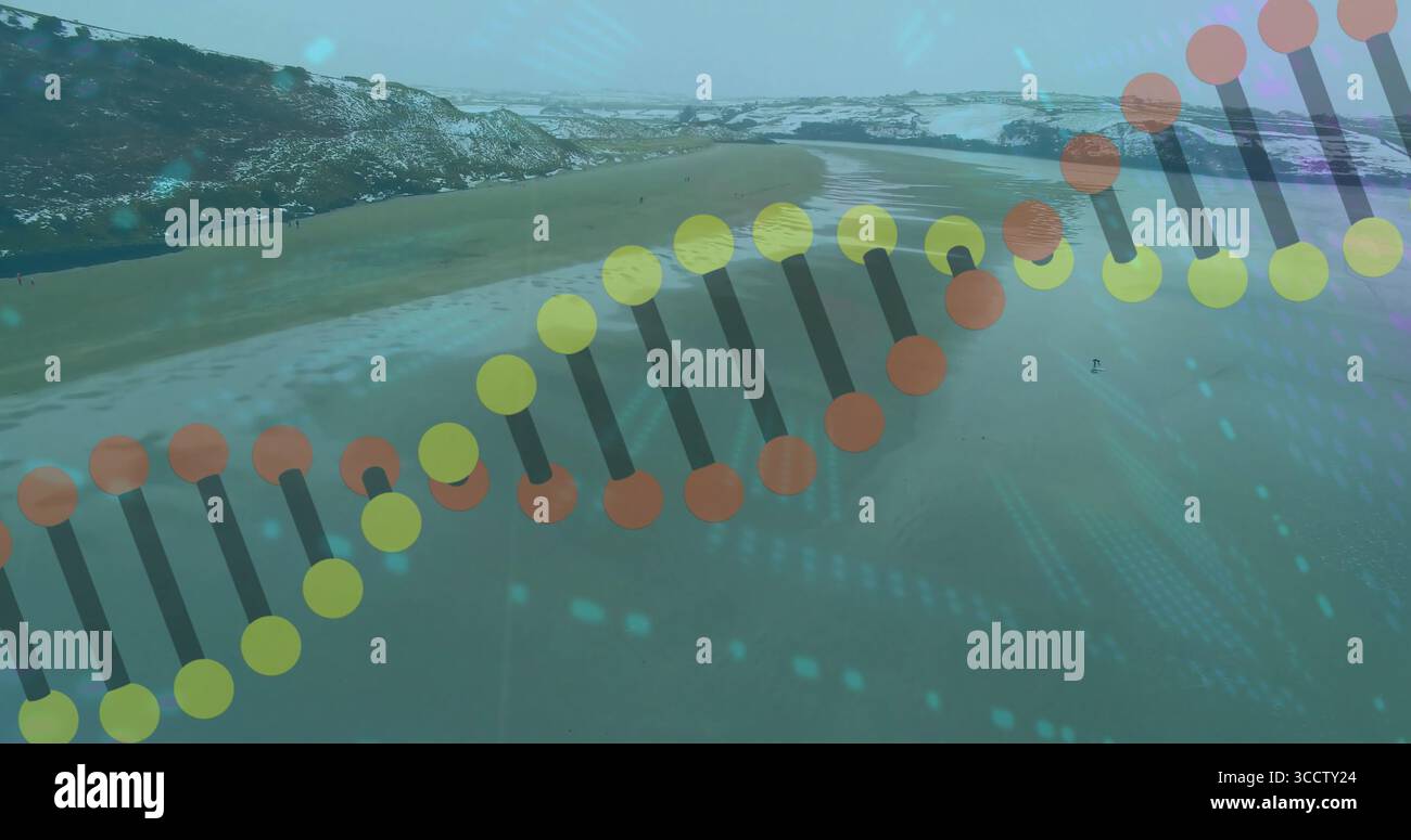 Schwimmende stilisierte DNA-Doppelhelix über verschneiten Strand mit farbigen Kreisen und Datenüberlagerungen Stockfoto