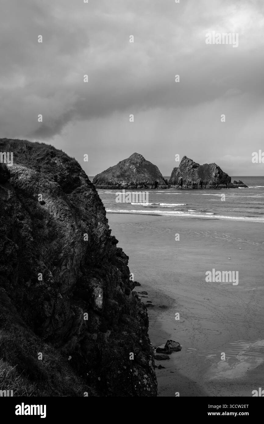 Schwarz-weiß von Holywell Bay Island, Cornwall, Großbritannien Stockfoto