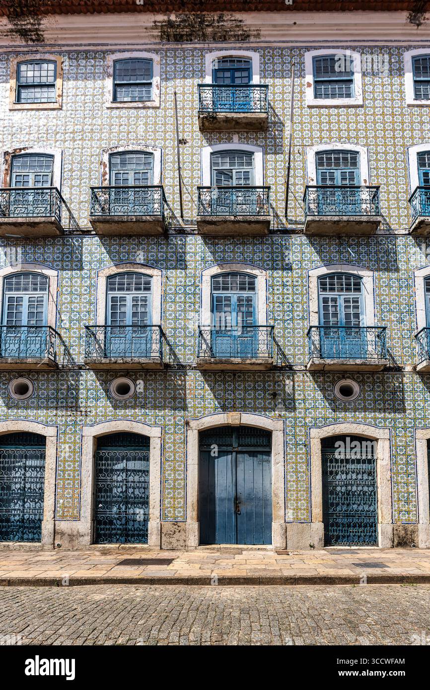 Traditionelle portugiesische Kolonialarchitektur in Farbe und Stil in der Rua Portugal Straße in Sao Luis in Brasilien Stockfoto