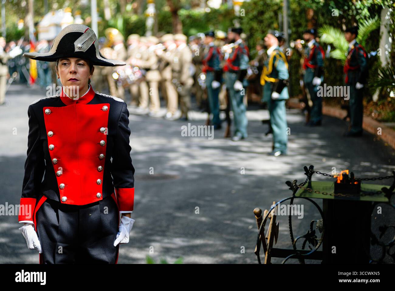 12. Oktober 2022, Sevilla, Andalusien, Spanien: Guardia Civil Officers marschieren während der Feierlichkeiten ihres Schutzpatrons und zum Nationalfeiertag. (Bild: © Angel Garcia/ZUMA Press Wire) Stockfoto