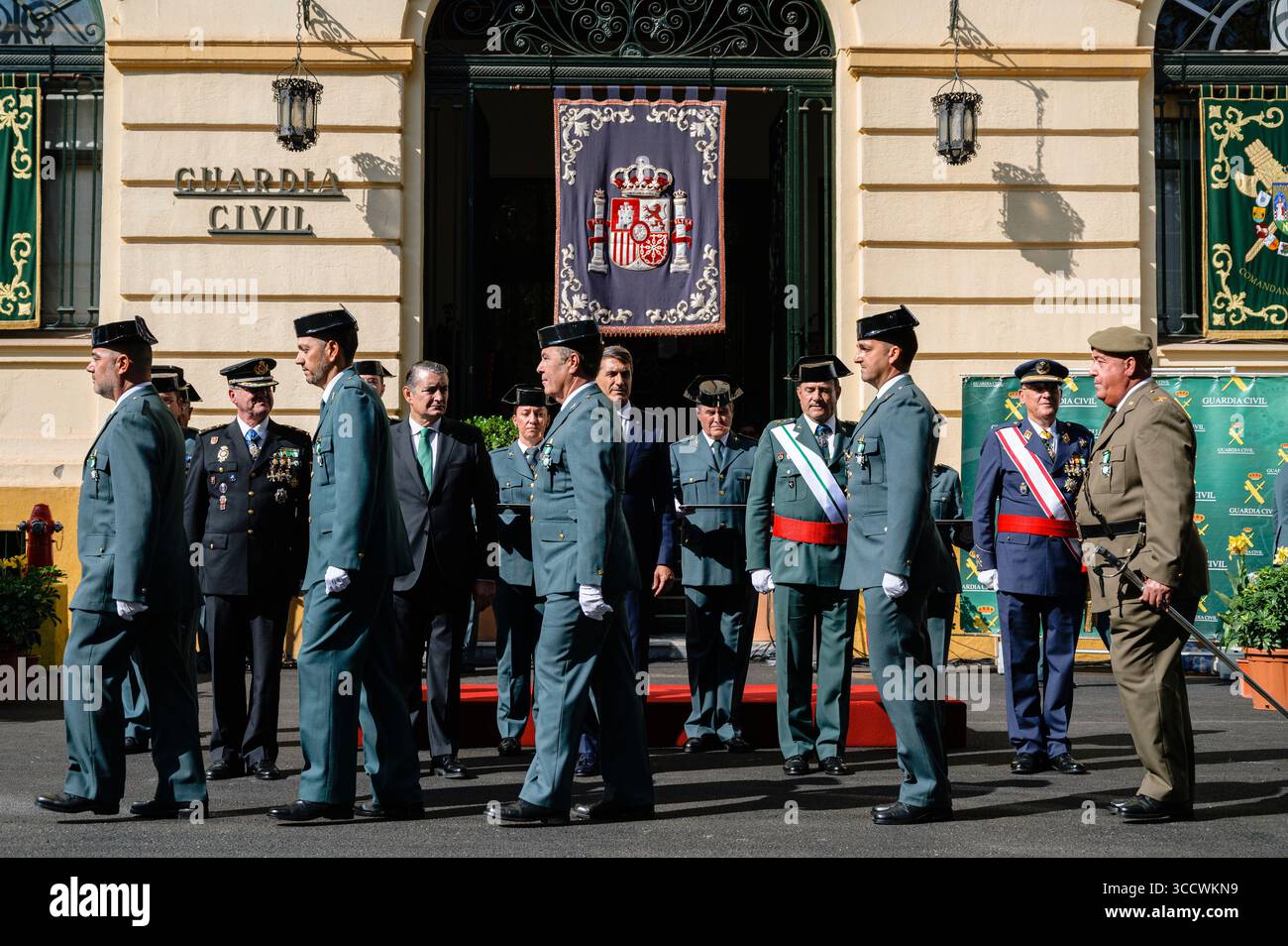 12. Oktober 2022, Sevilla, Andalusien, Spanien: Guardia Civil Officers während der Feierlichkeiten ihres Schutzpatrons und des Nationalfeiertags. (Bild: © Angel Garcia/ZUMA Press Wire) Stockfoto