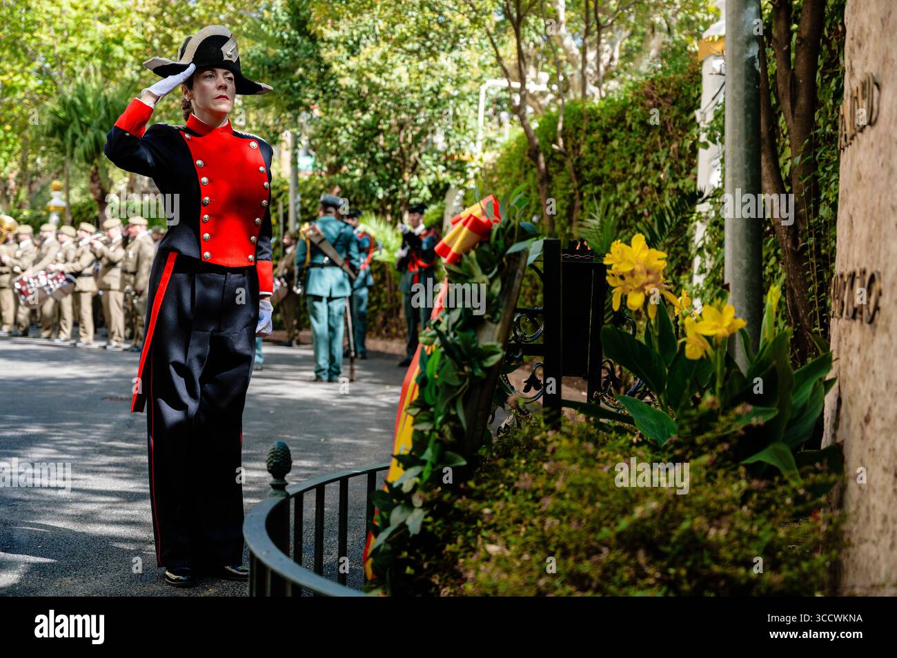 12. Oktober 2022, Sevilla, Andalusien, Spanien: Guardia Civil Officers während der Feierlichkeiten ihres Schutzpatrons und des Nationalfeiertags. (Bild: © Angel Garcia/ZUMA Press Wire) Stockfoto