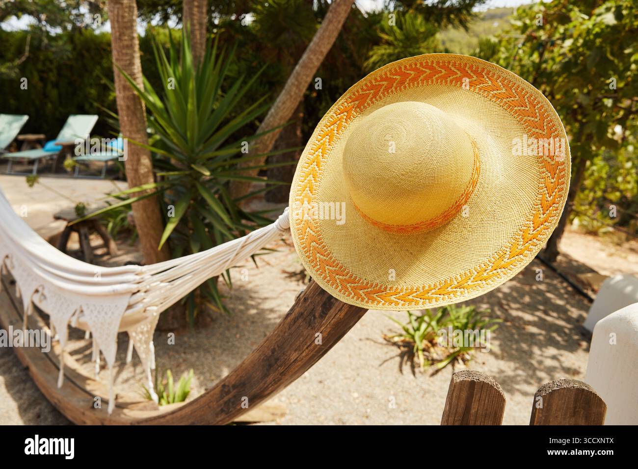 Sommerurlaub mit Panamahut Stockfoto