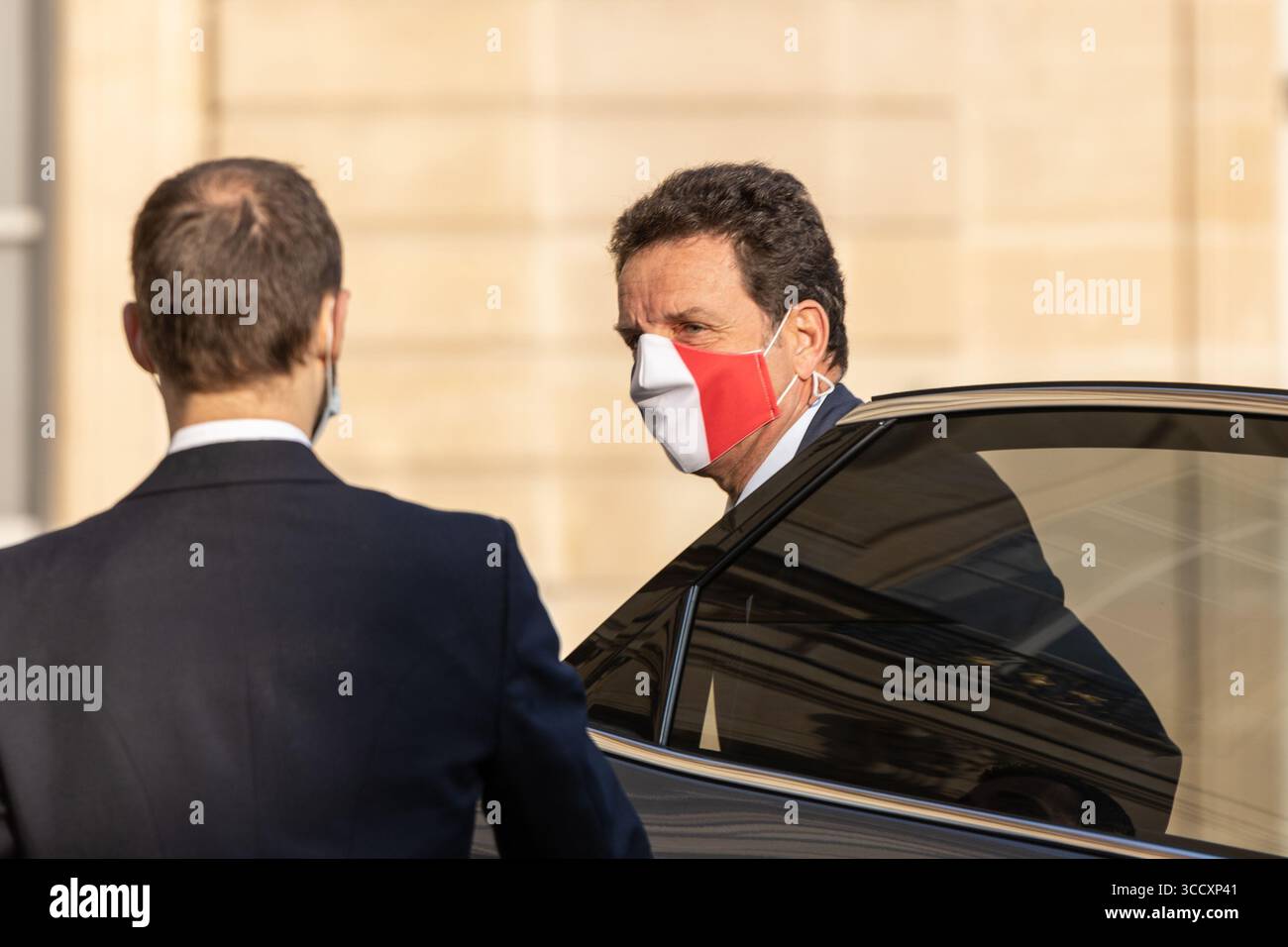 29. April 2021, Paris, Ile-de-France (Region, Frankreich: Herr Geoffroy ROUX DE BEZIEUX, Präsident des MEDEF. Die Gewerkschaften und Arbeitgeberorganisationen wurden vom Elysee zu einem Treffen mit dem Präsidenten der Französischen Republik, Emmanuel Macron, eingeladen, um Lösungen für die wirtschaftliche und soziale Krise im Zusammenhang mit der Epidemie zu erarbeiten. (Bild: © Sadak Souici/ZUMA Press Wire) Stockfoto