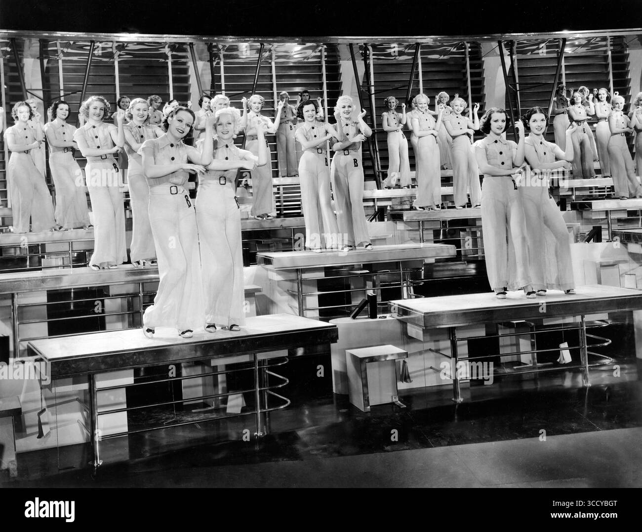 August 2022, USA: Gruppe der Chormädchen, am Set des Films, „Collegiate“, Paramount Pictures, 1936 (Bild: © JT Vintage/Glasshouse Via ZUMA Press Wire) Stockfoto