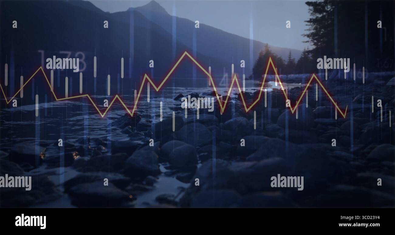 Zeigt felsiges Seeufer in der Abenddämmerung mit Kiefern, Berggipfeln und digitaler Karte mit der Bezeichnung 1 Stockfoto