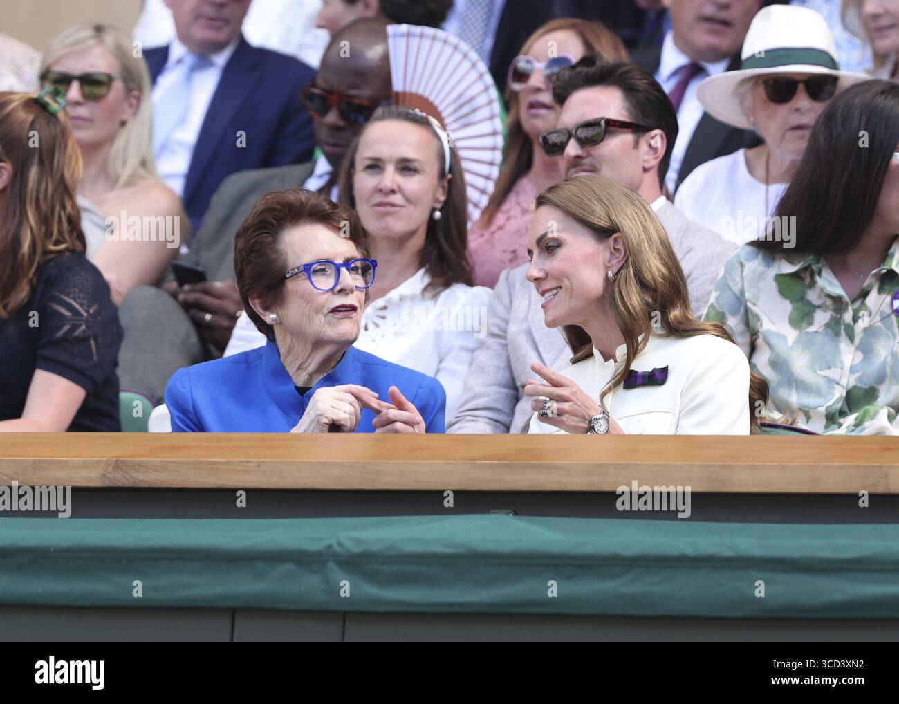 HRH Catherine, Prinzessin von Wales, stürzte sich in die Royal Box, bevor das Ladies Singles Finale der 2025 W begann Stockfoto