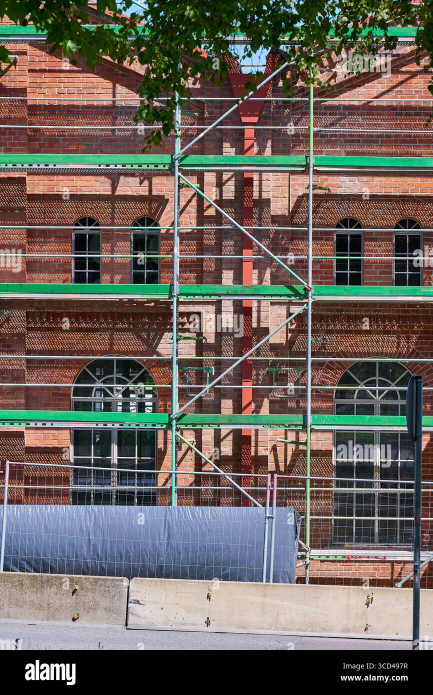 Baugerüst vor der Fassade des Museums für konkrete Kunst in Ingolstadt Stockfoto