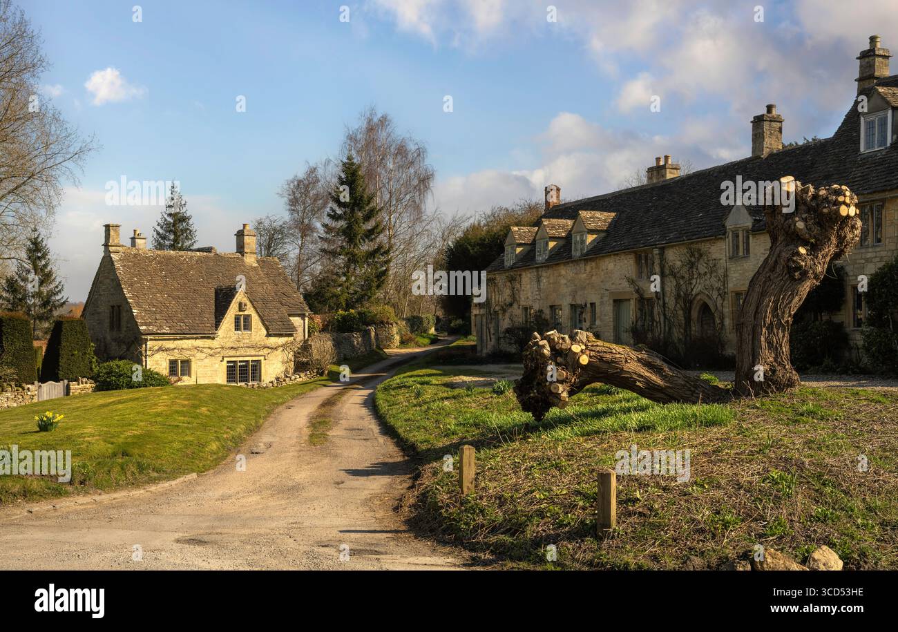 Steinhäuser im hübschen Cotswold Dorf Little Barrington, Gloucestershire, England Stockfoto