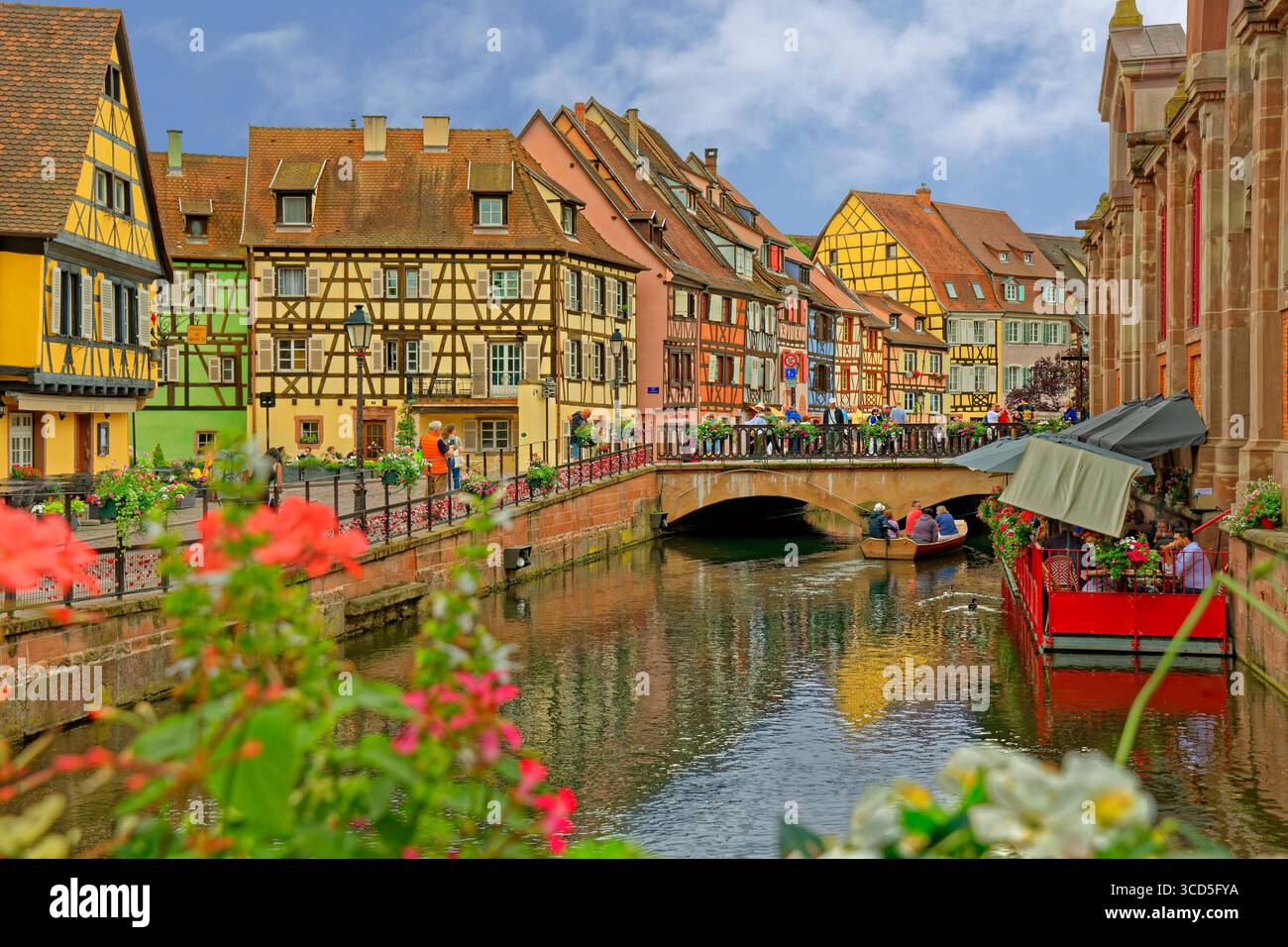 Fachwerkhäuser im Viertel „Little Venice“ in der Altstadt von Colmar im Elsass in Frankreich. Stockfoto