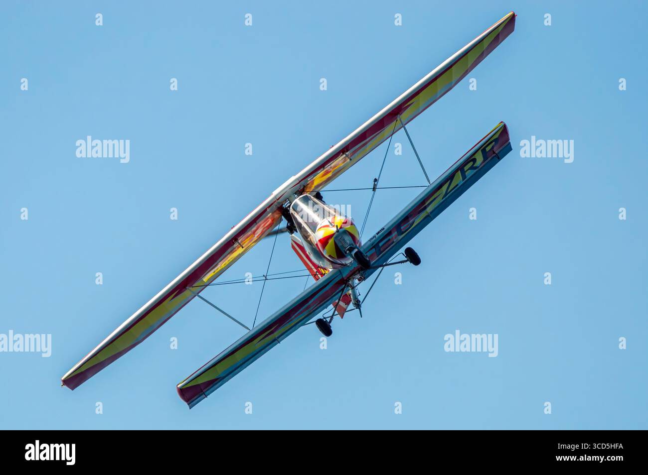 Avión ligero Aviatika-Mai-890, ultraligero biplano de fabricación soviética en el Festival Aéreo de Motril Stockfoto