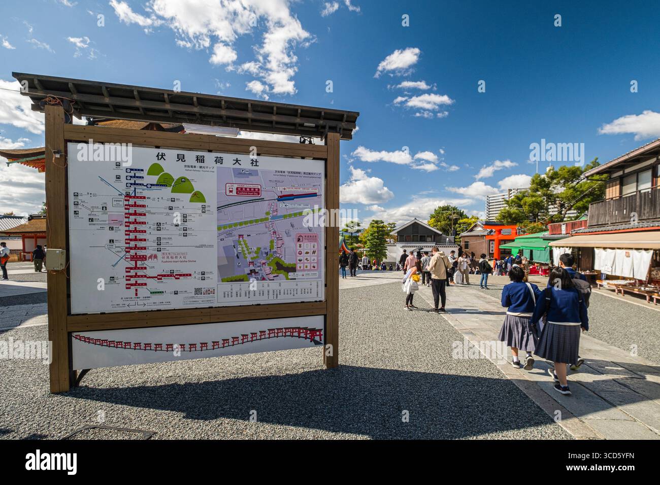 Fushimi Inari Map The map of the fushimi inari shrine -Fotos und -Bildmaterial in hoher ...