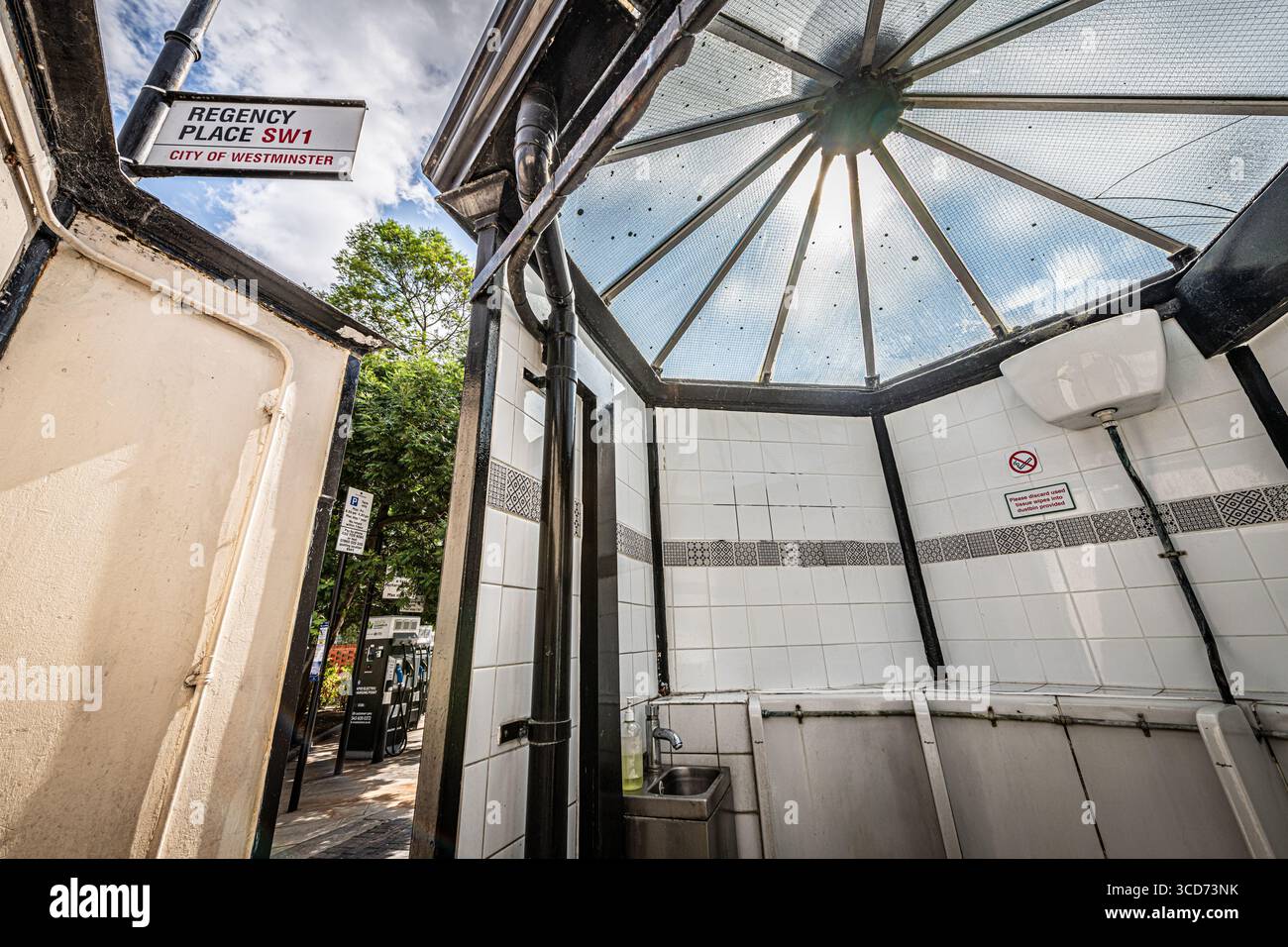 Die öffentliche Toilette "Iron Lung", London Stockfoto